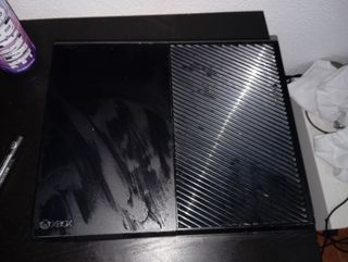 Xbox One con mando y 4 juegos