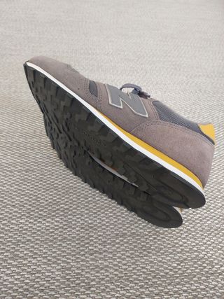 ZAPATILLAS NEW BALANCE 373 GRIS/MOSTAZA