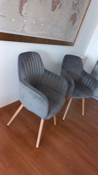 2 sillones de terciopelo gris