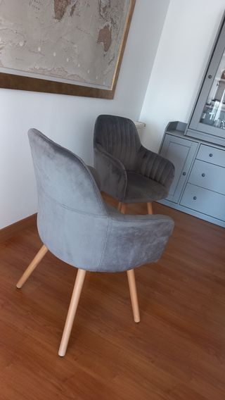 2 sillones de terciopelo gris