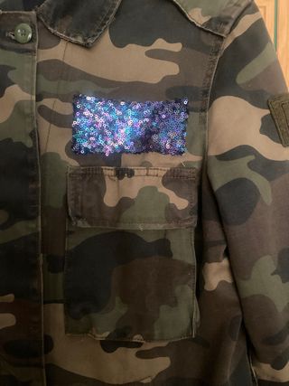 Chaqueta Bershka camuflaje talla M