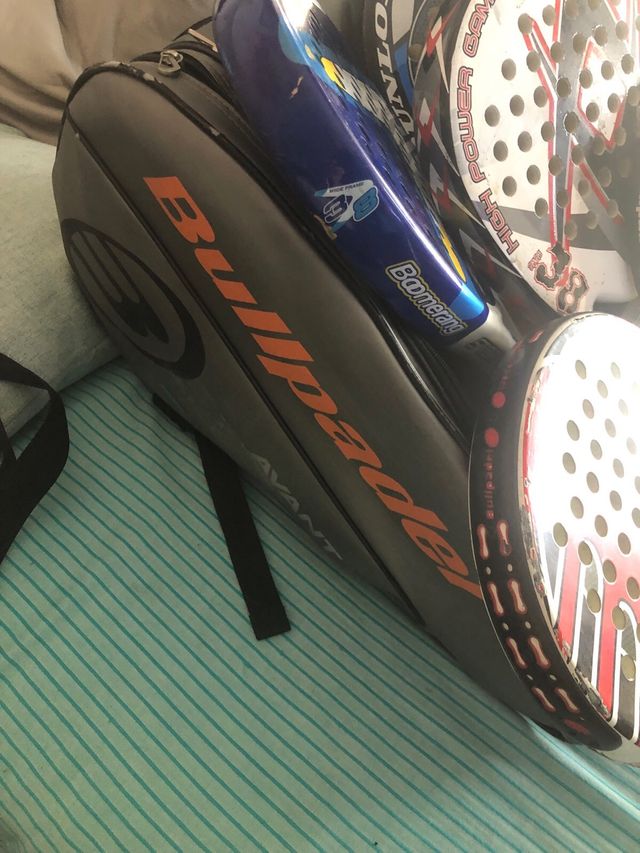 Palas de padel y bolsa paletero