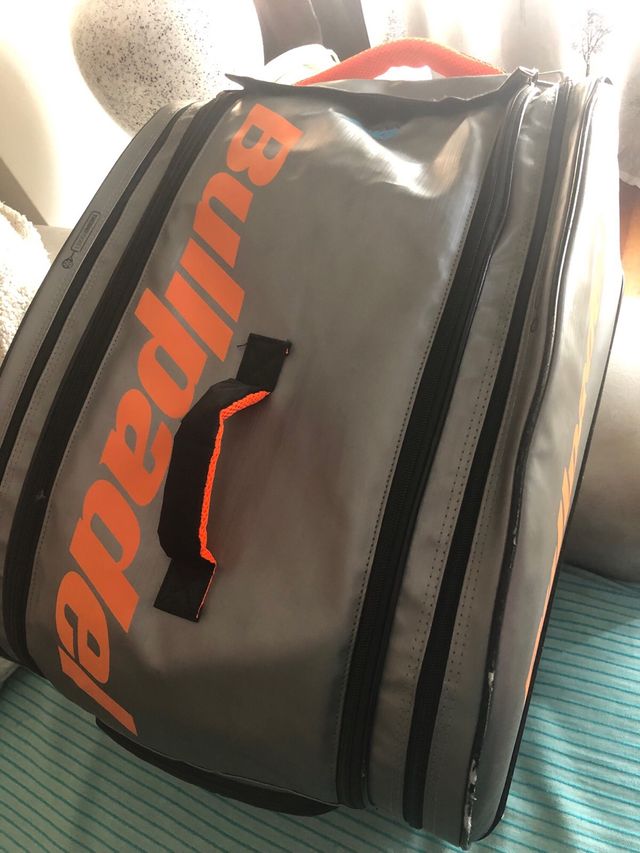 Palas de padel y bolsa paletero