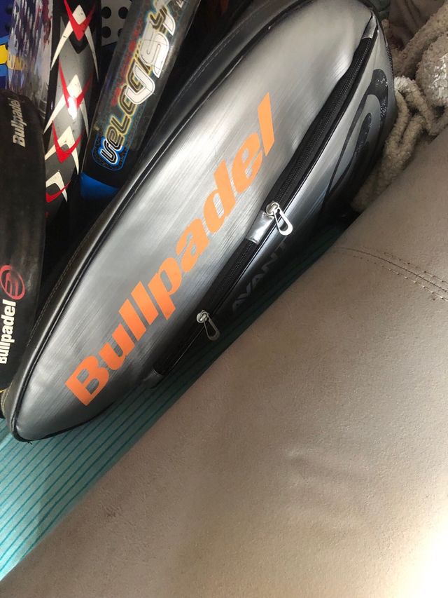 Palas de padel y bolsa paletero
