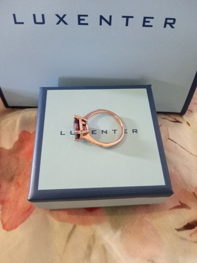 Anillo Luxenter morado, talla 18