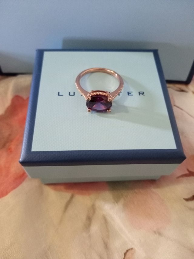 Anillo Luxenter morado, talla 18