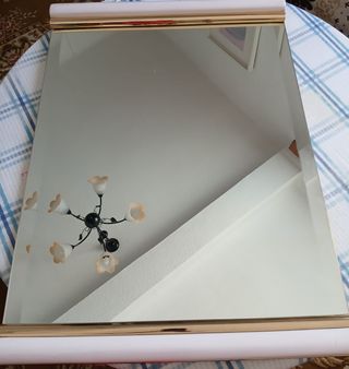 Espejo dorado y blanco