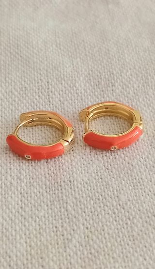 Pendientes aros esmaltados coral chapado