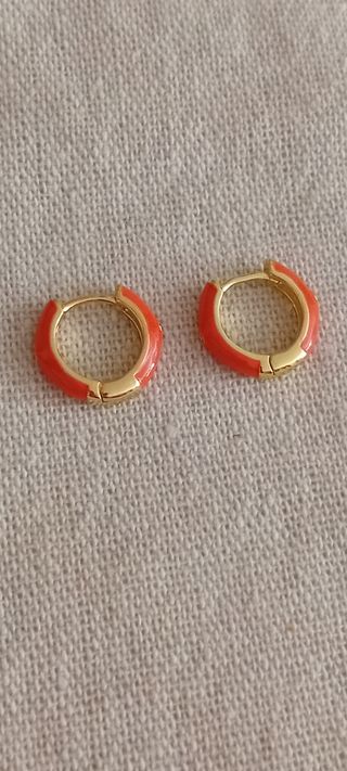Pendientes aros esmaltados coral chapado