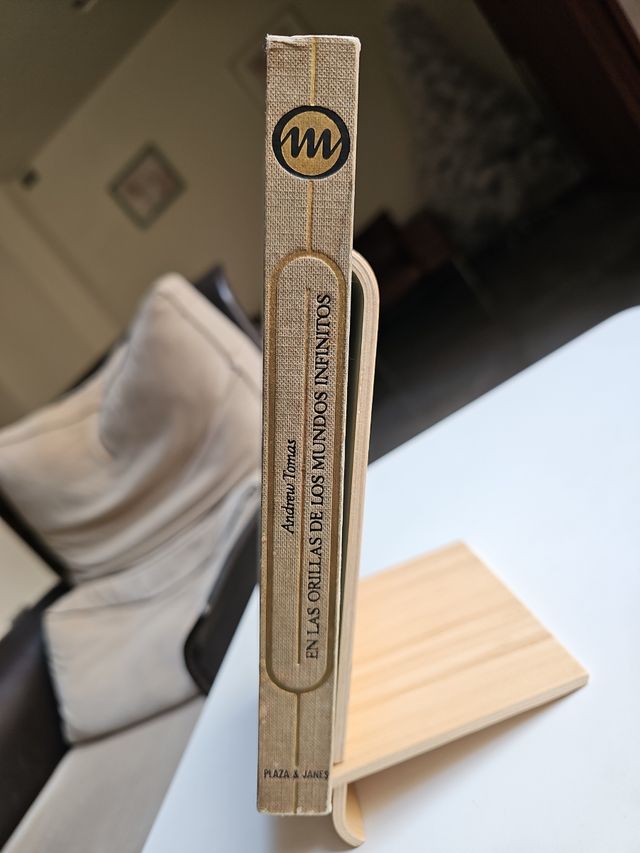 3x2 En las orillas de los mundos infinitos