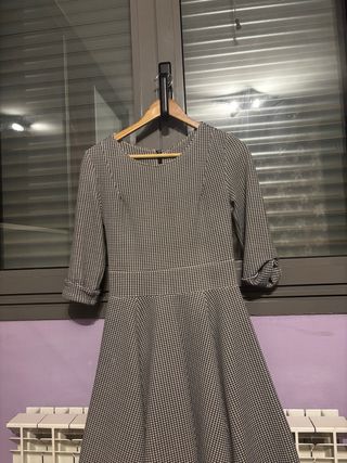 Vestido elegante falda vuelo cuadritos