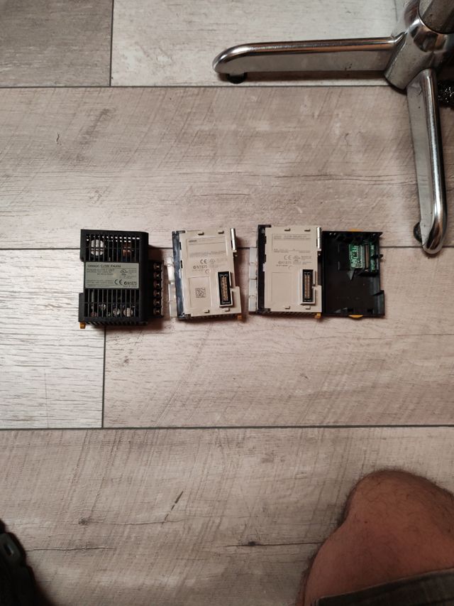 CPU Omron CJ1M-CPU11 completa