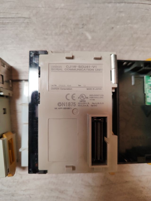 CPU Omron CJ1M-CPU11 completa