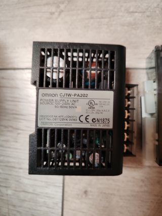 CPU Omron CJ1M-CPU11 completa