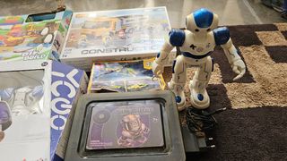 Lote juguetes niños: LEGO, robot, etc.
