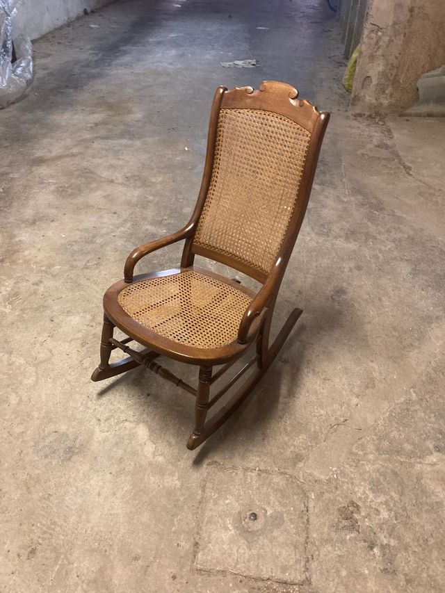 Mecedora de madera i mimbre