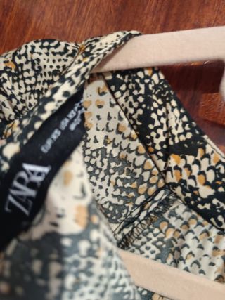 Vestido serpiente beige-marrón