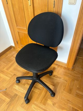 Silla oficina giratoria negra