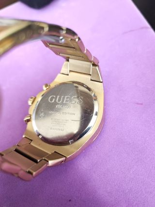 Reloj Guess dorado