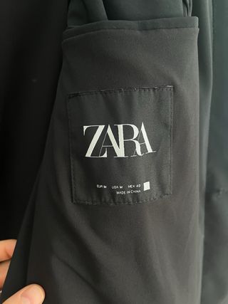 Gabardina negra Zara