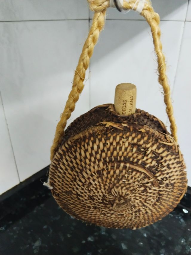 Cantimplora antigua mimbre