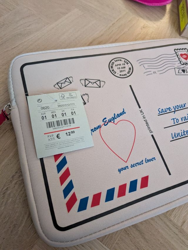 Funda tablet Pull&Bear - NUEVA