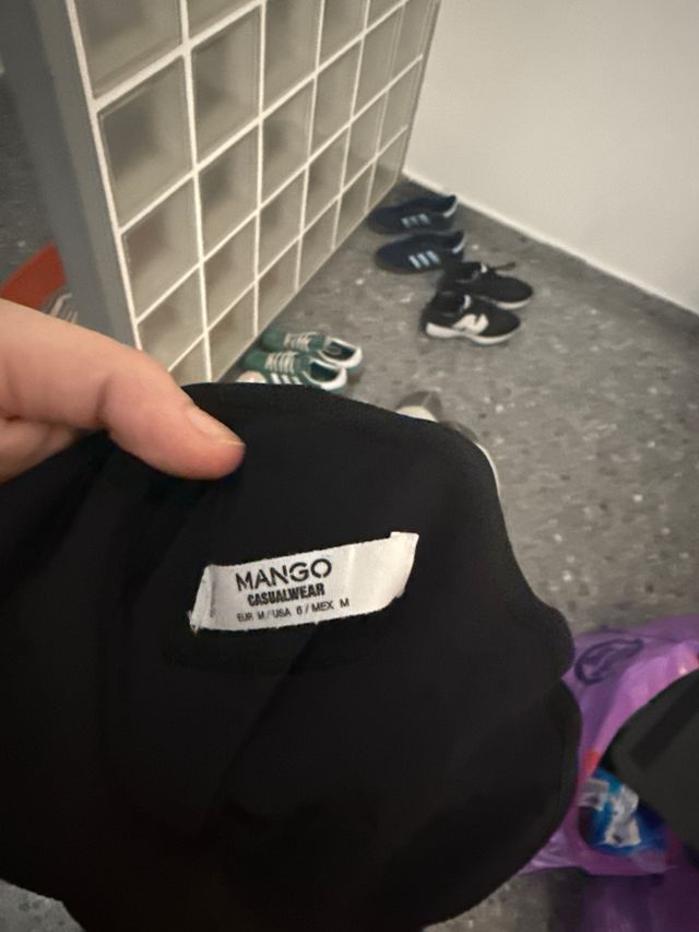 Mono negro abierto espalda