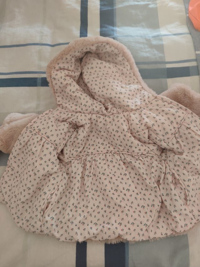Abrigo bebé niña (6-9 meses). Reversible