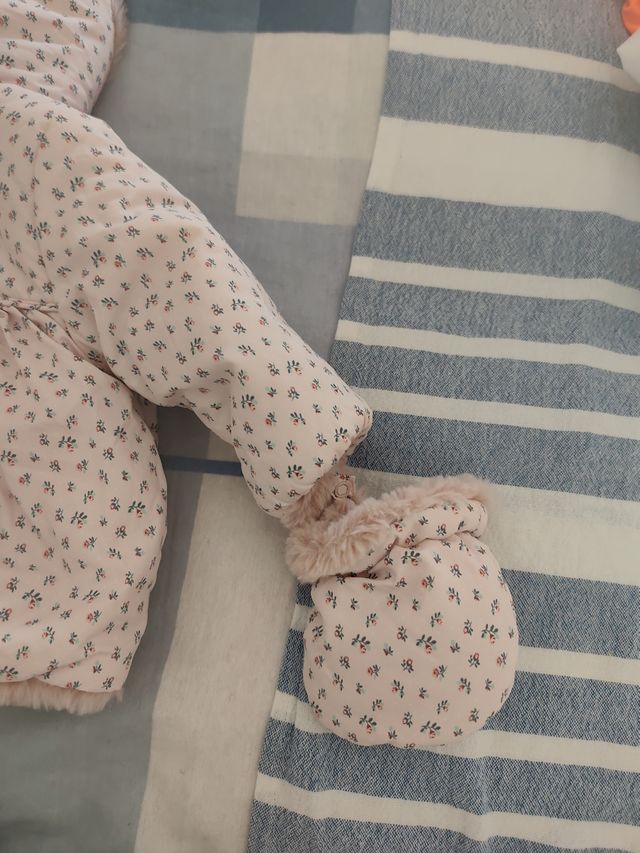 Abrigo bebé niña (6-9 meses). Reversible
