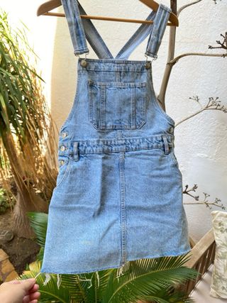 Lote peto vaquero falda y camiseta Pull and Bear