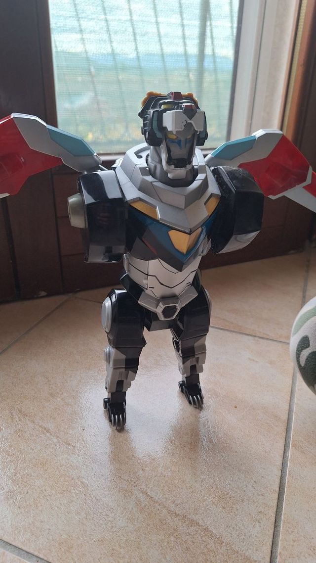 Voltron Leone Nero 40 cm con spada