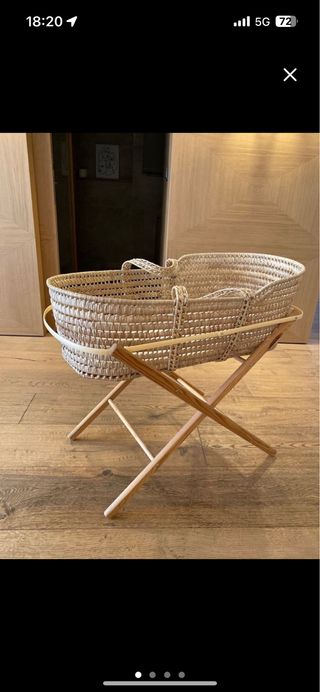 Moises de mimbre con colchon patas plegables y patas balancin