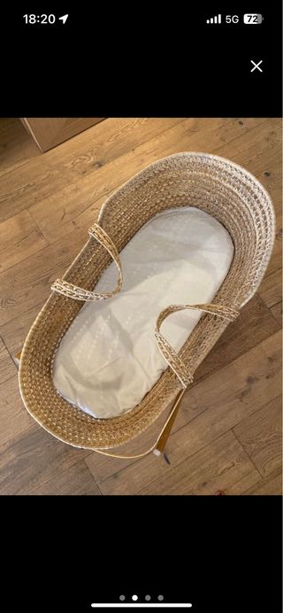 Moises de mimbre con colchon patas plegables y patas balancin