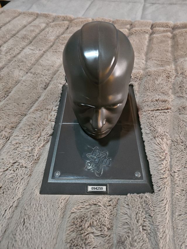 Gafas vision nocturna y cabeza de maniquí