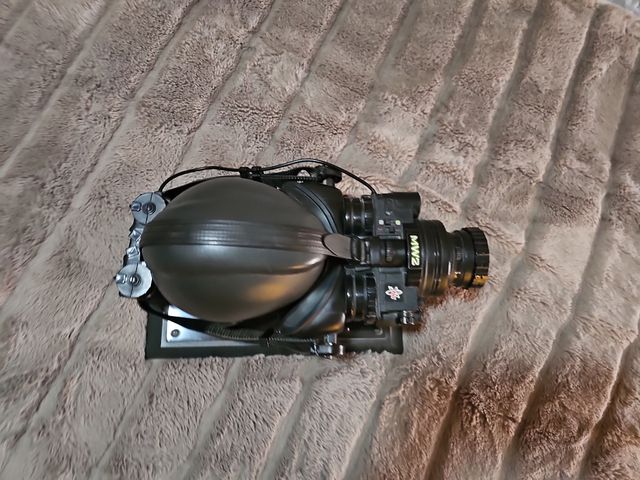 Gafas vision nocturna y cabeza de maniquí