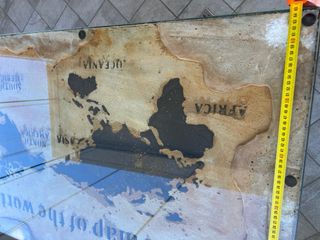 Scrivania mappamondo con copertura vetro