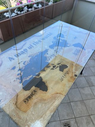 Scrivania mappamondo con copertura vetro
