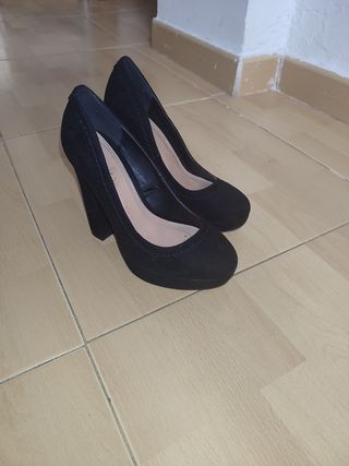 Tacones negros