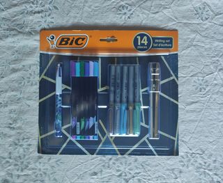 Set de escritura / kit BIC. 14 piezas. Metálico.
