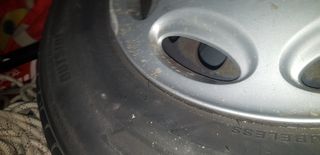 Vendo llantas de Mercedes.Vito ..con tapacubos ori