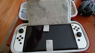 Nintendo Switch OLED + 2 mandos + juego y más..