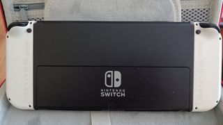 Nintendo Switch OLED + 2 mandos + juego y más..