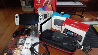 Nintendo Switch OLED + 2 mandos + juego y más..
