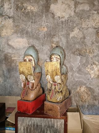 Monaci
Varie Statue