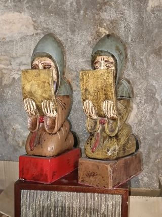 Monaci
Varie Statue