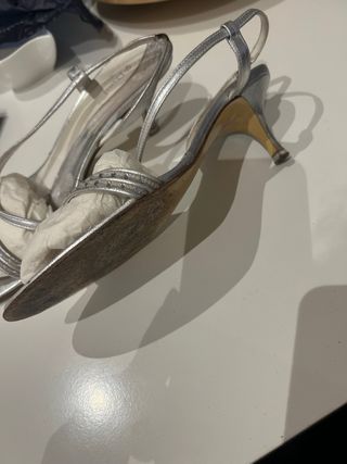 Sandalias plateadas de fiesta