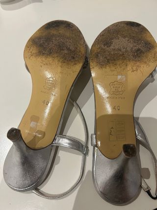 Sandalias plateadas de fiesta