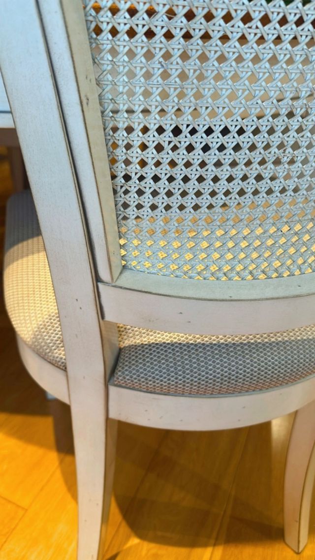 MESA SALON Y 4 SILLAS-CEREZO MACIZO (Ocasión)