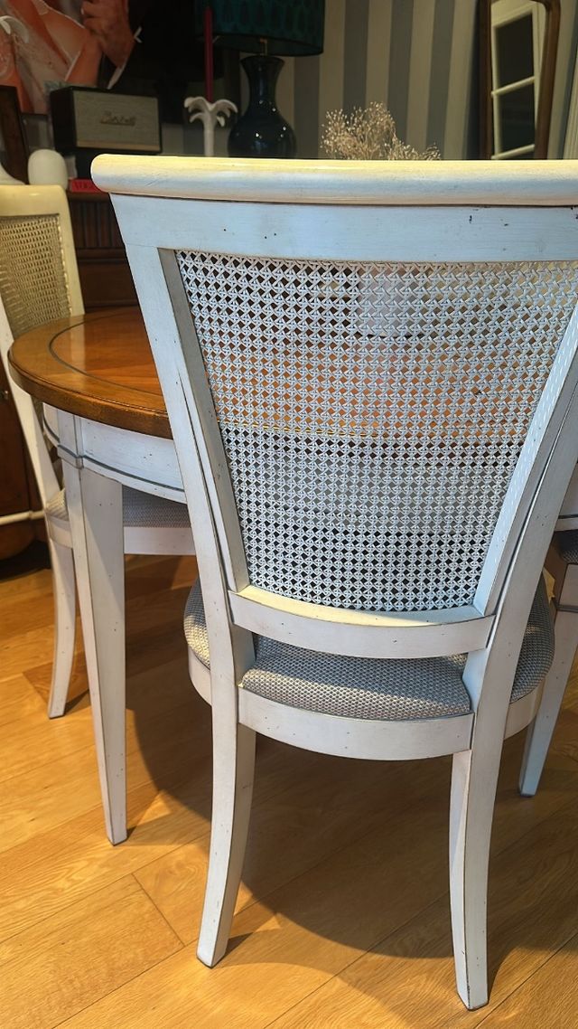 MESA SALON Y 4 SILLAS-CEREZO MACIZO (Ocasión)