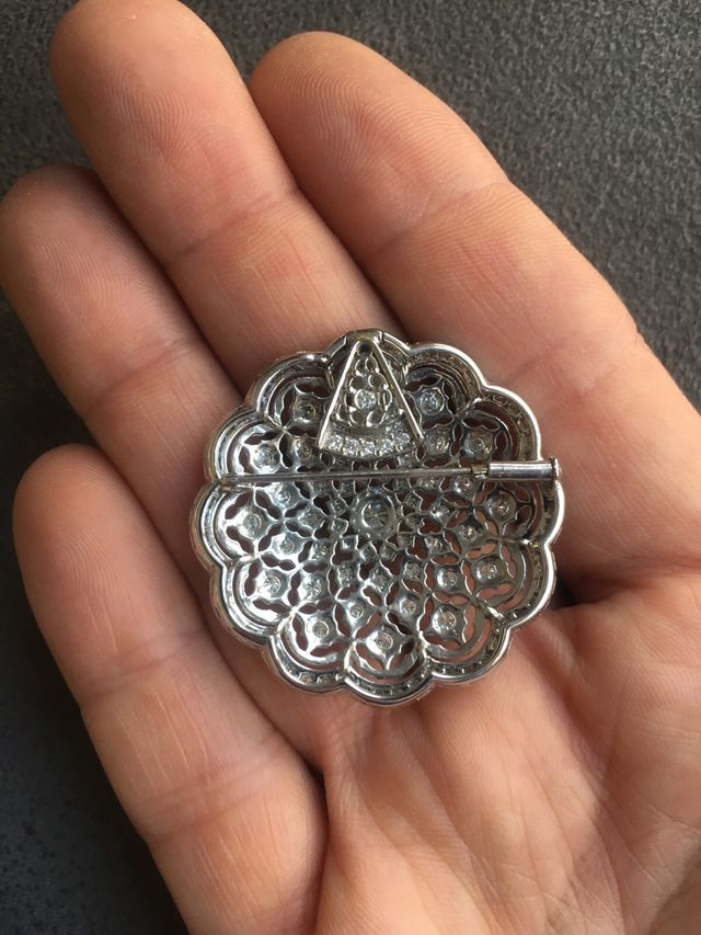 Colgante y broche al mismo tiempo